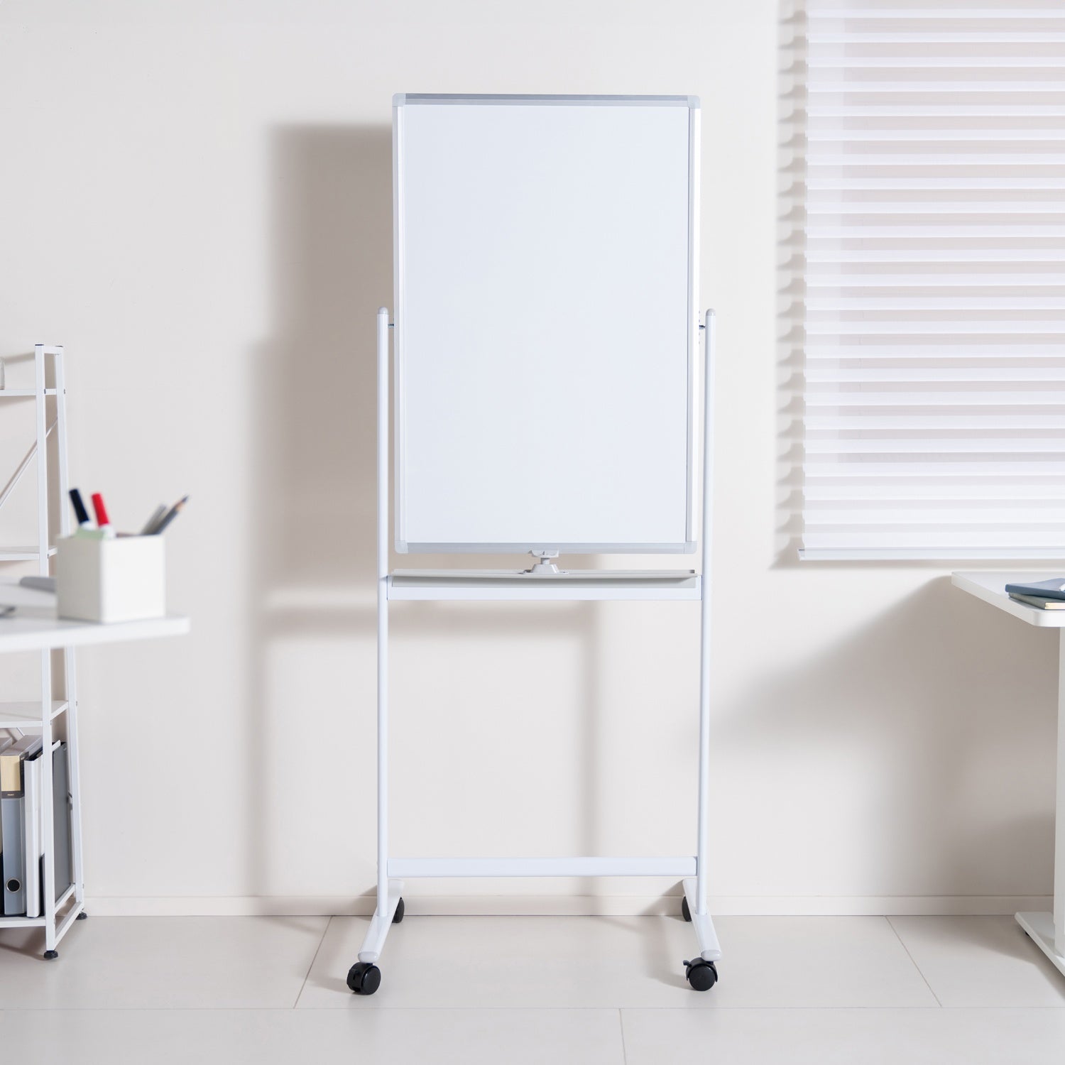 Whiteboard Double-sided Mobile 60x90 cm