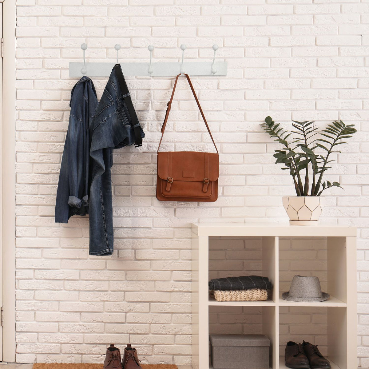 White coat hanger with 5 hooks