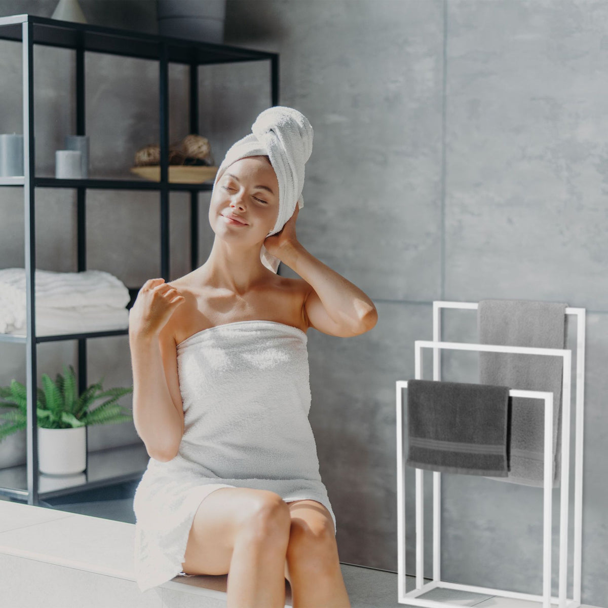 White towel rail 3 rails