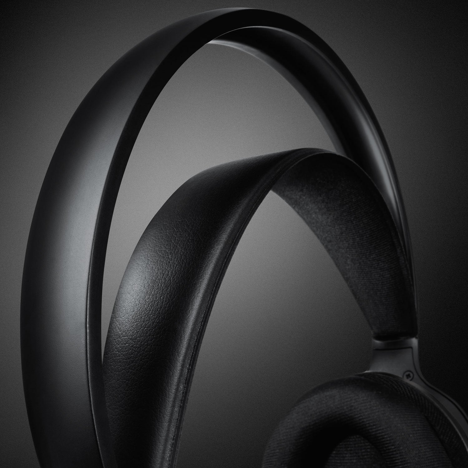 Wireless headphones with FM technology SHC5200. 14h playing time, Comfortable fit.