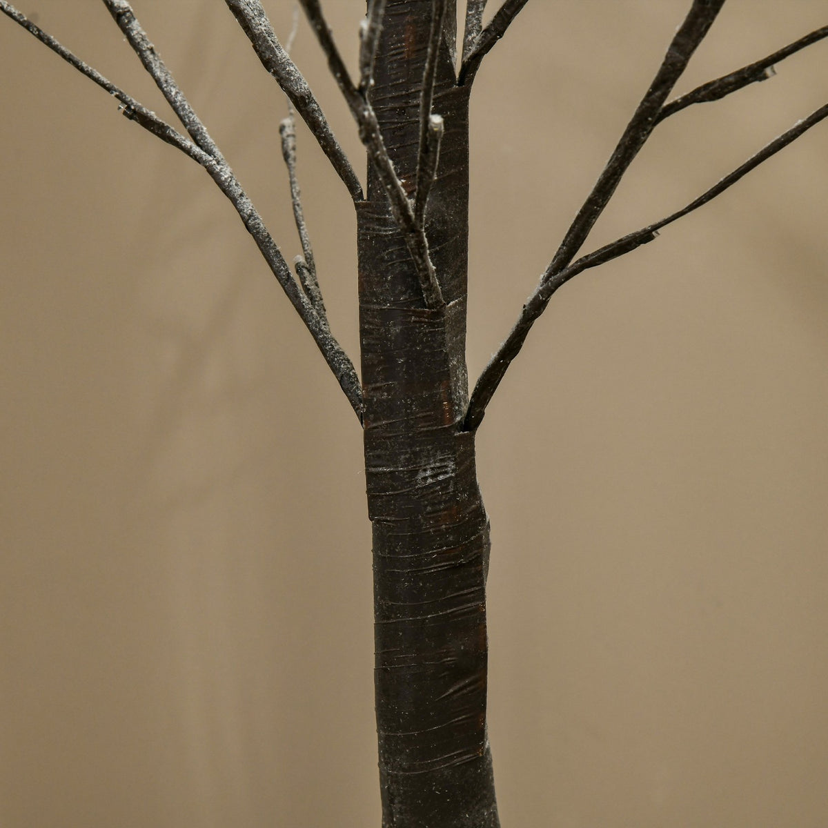 150 cm artificial birch tree with 96 LED lights and artificial snow for Christmas decorations and celebrations, ideal for parties, weddings