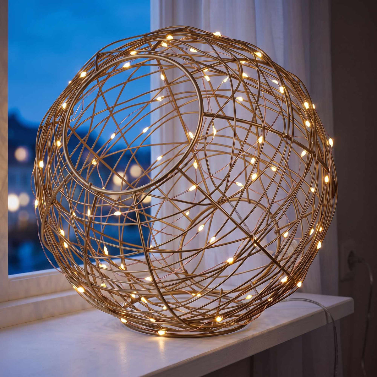 20 cm Gold LED Decor Ball – Warm White Light Sphere