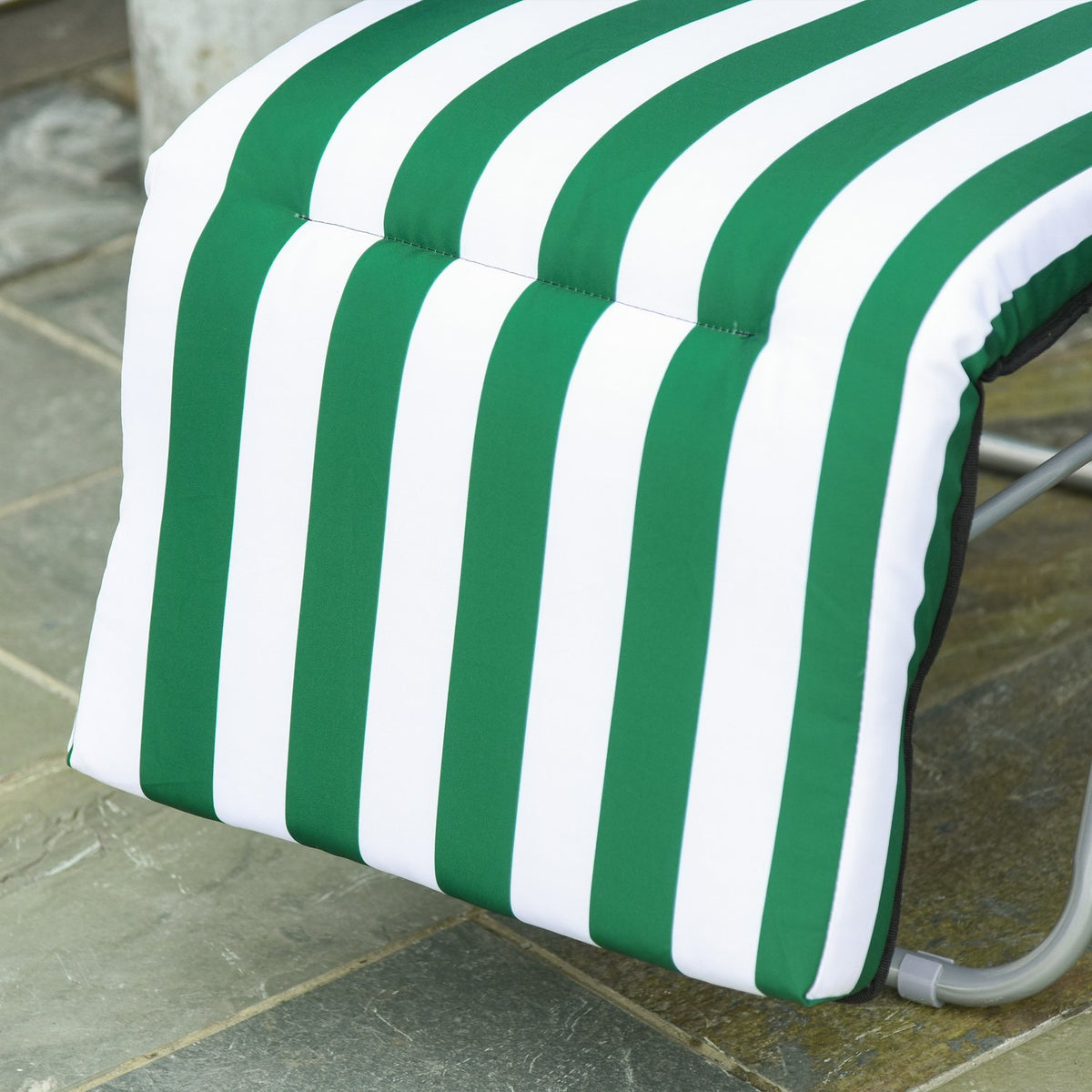 2 X Folding Chairs Garden Chair Sun Lounger Armrest Foldable 5 Positions Cushion Green + White 60 X 75 X 102 Cm