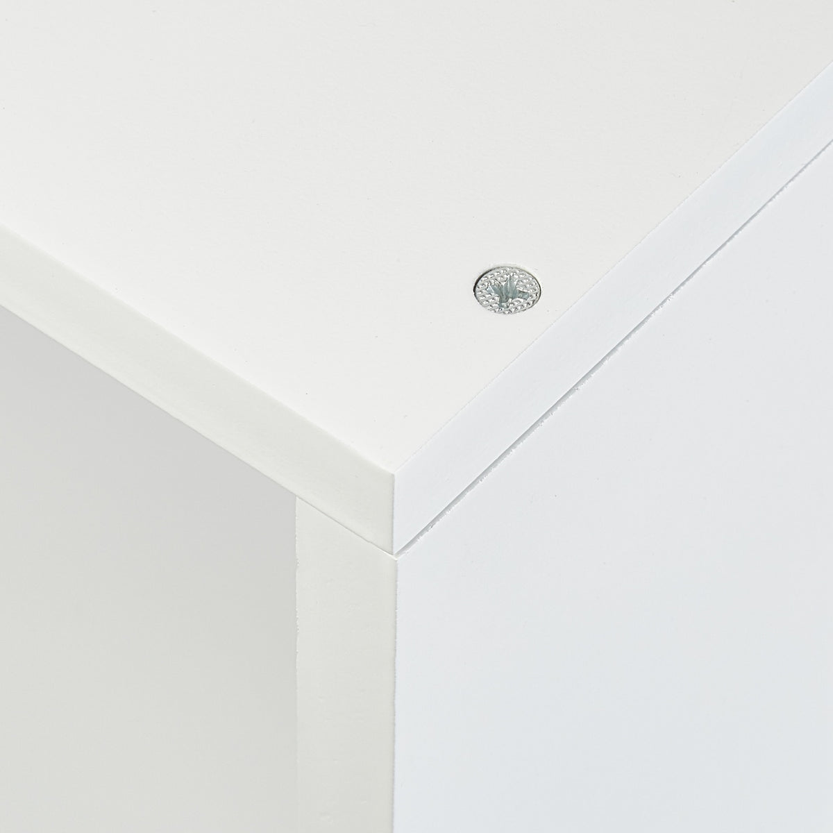 2 pcs. corner shelves