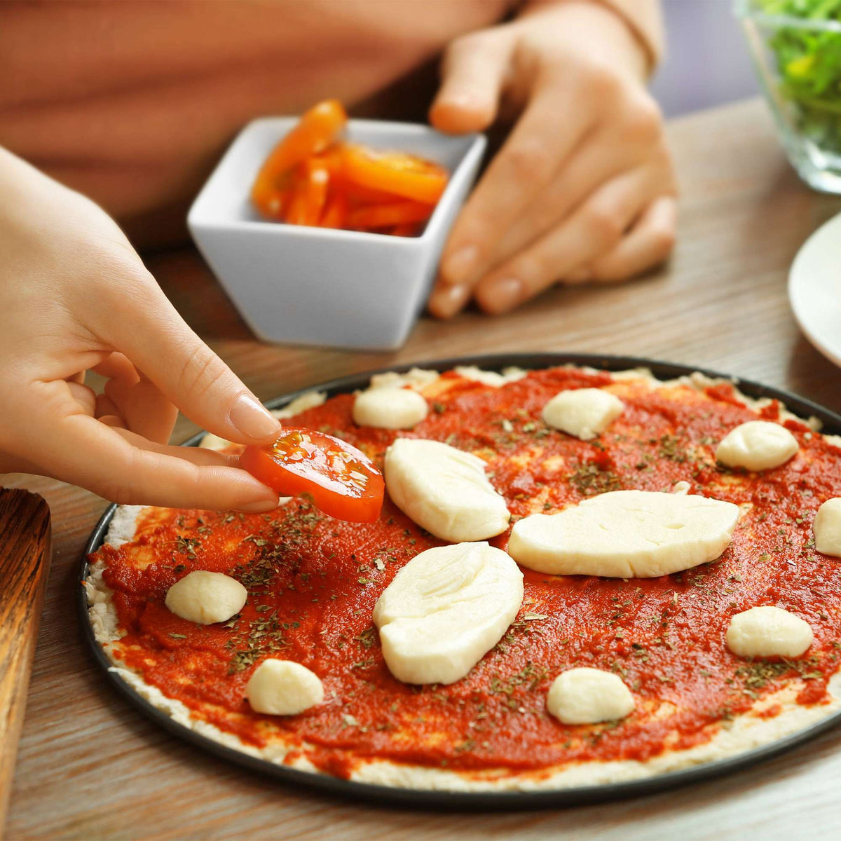 2 pcs. round pizza pans