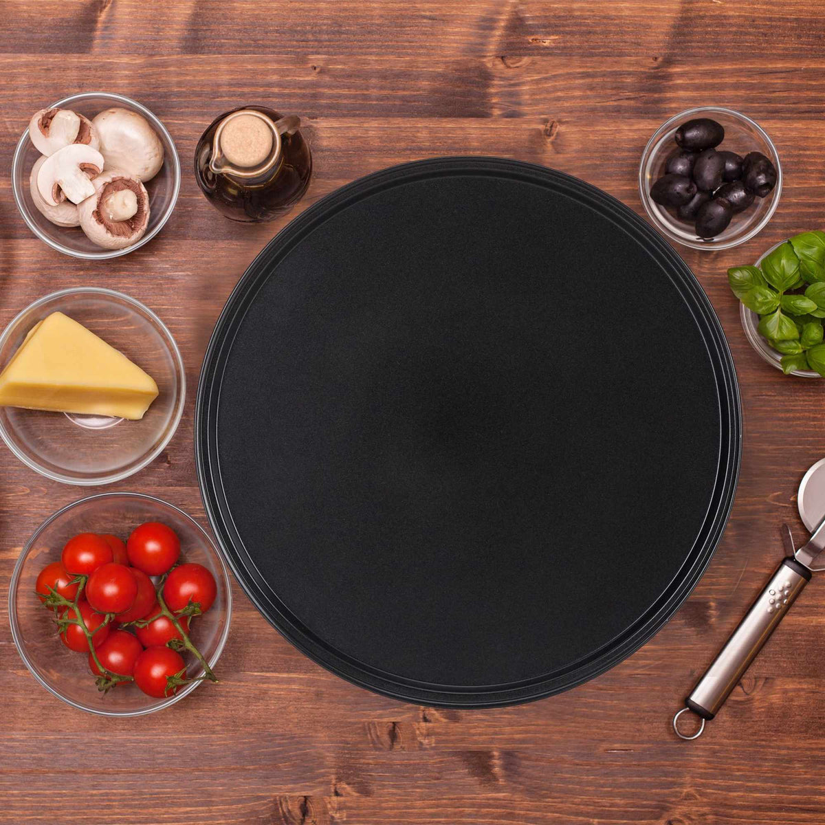 2 pcs. round pizza pans