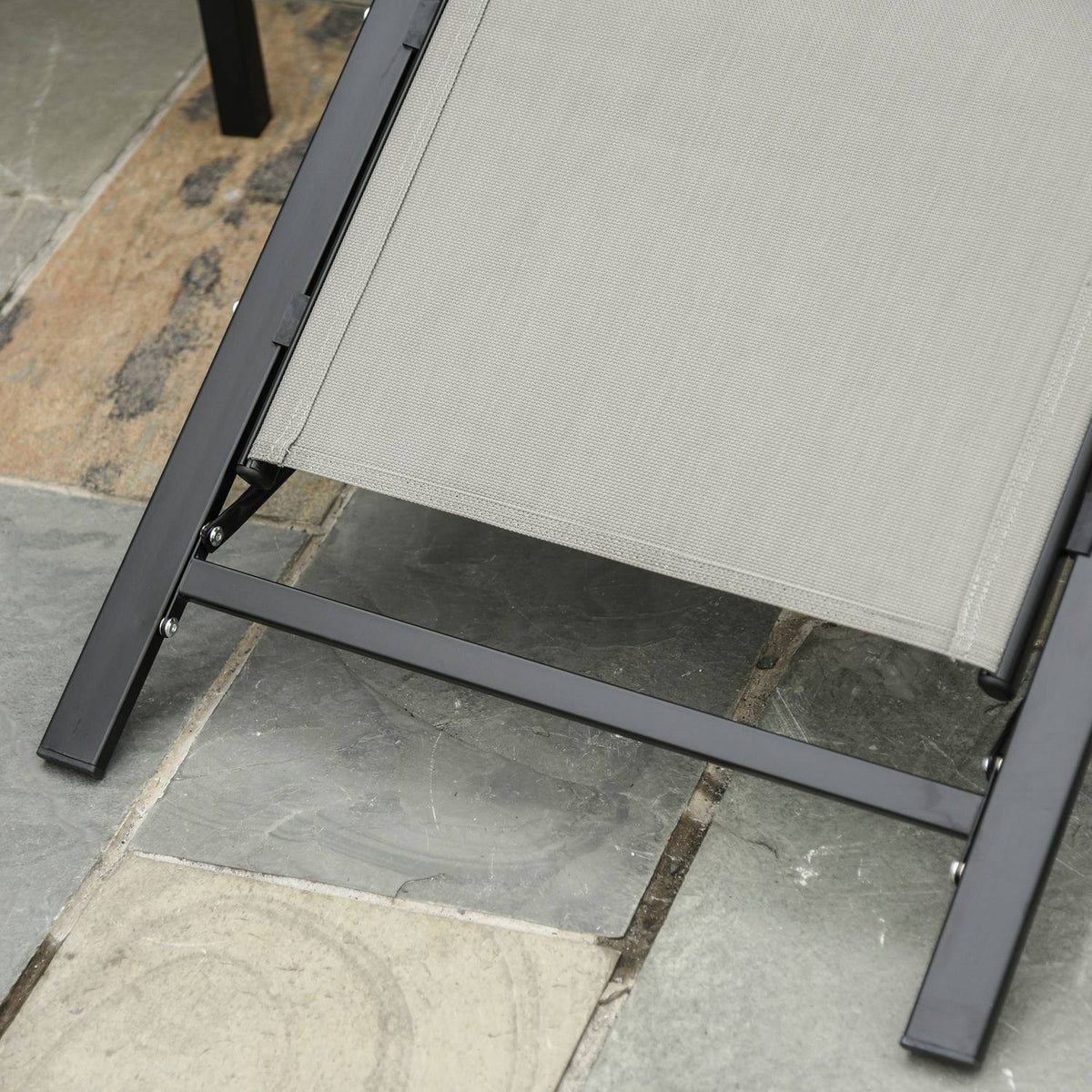 3 Pcs. Garden Lounger With Table Garden Set With 2 Sun Loungers, 1 Side Table Garden Seating Group Garden Table Set Metal Mesh Gray + Black