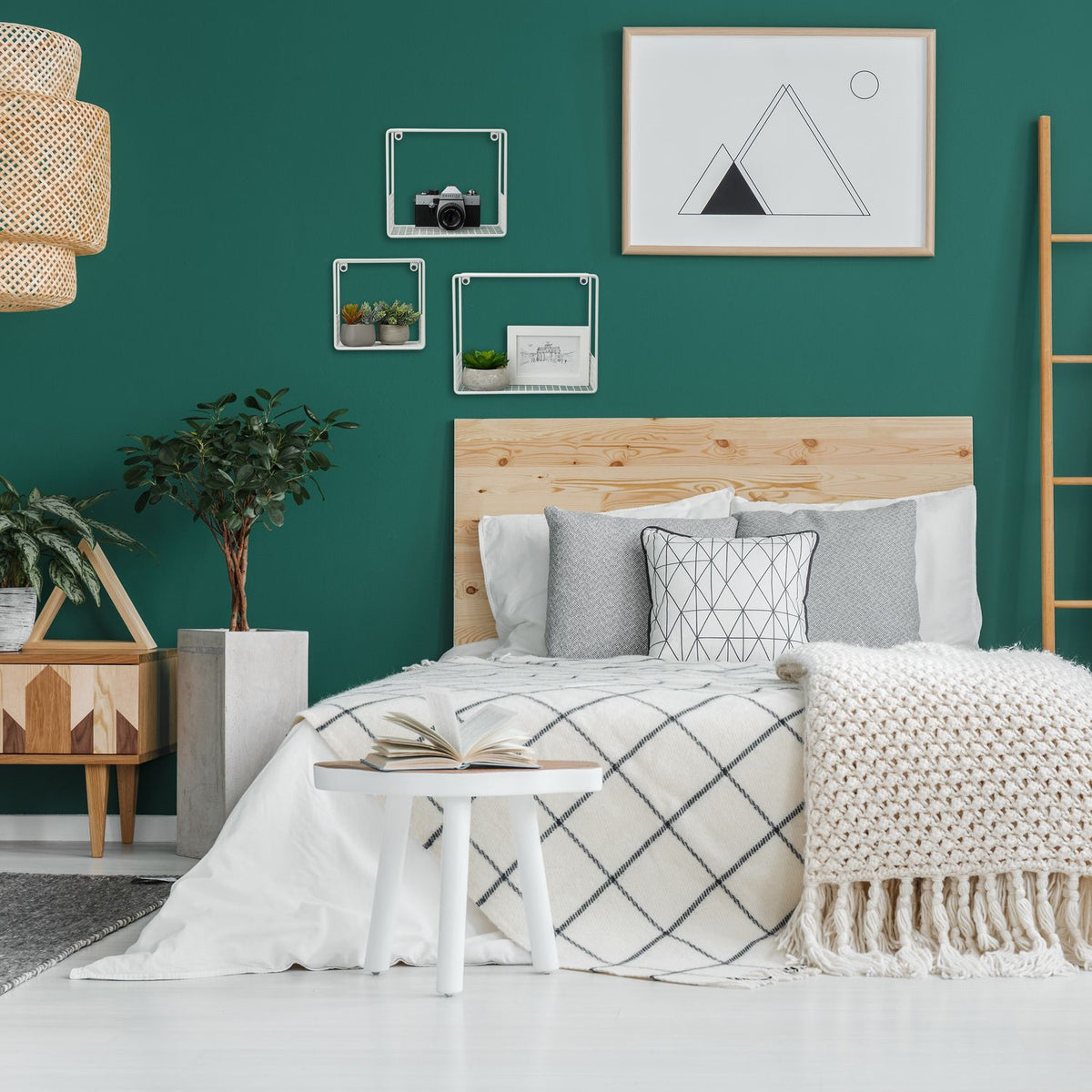 3 pcs. Cube-shaped shelves