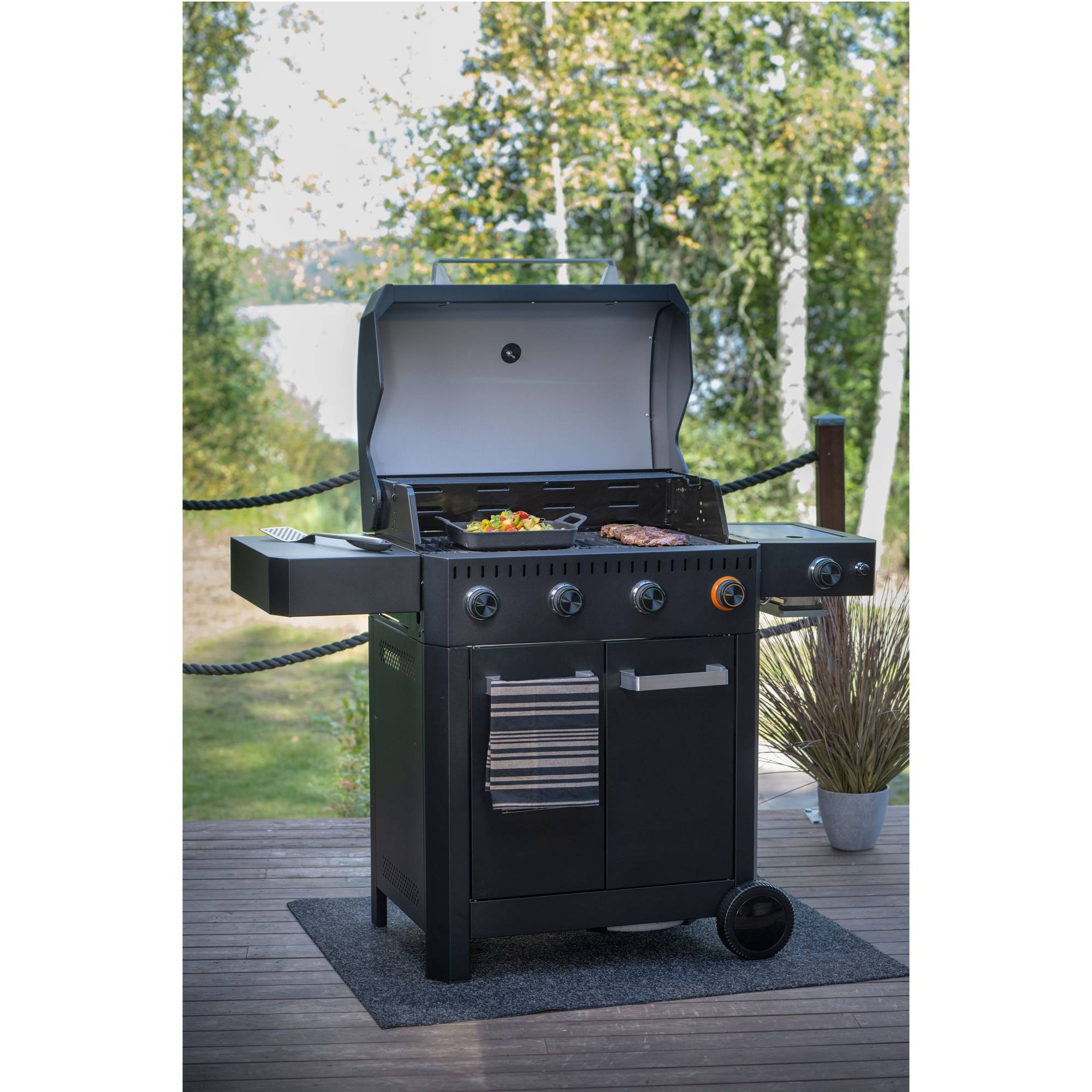 4-Burner Gas Grill with Side Burner
