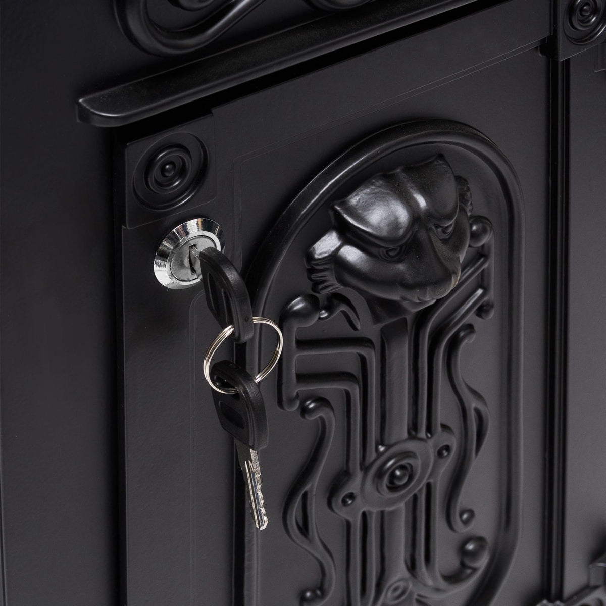 Antique Style Freestanding Mailbox, Cast Aluminium