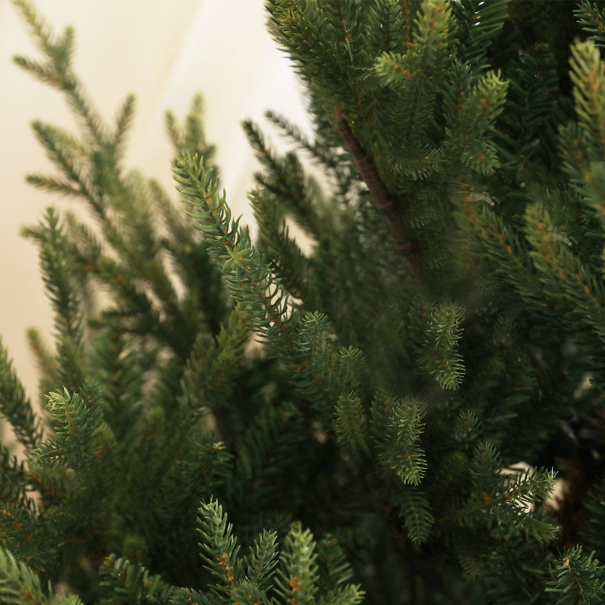 Artificial Christmas Tree, 180cm Christmas Tree with 1046 Tips, Steel Stand, Flame Retardant, for Christmas Decoration, Indoor, Green