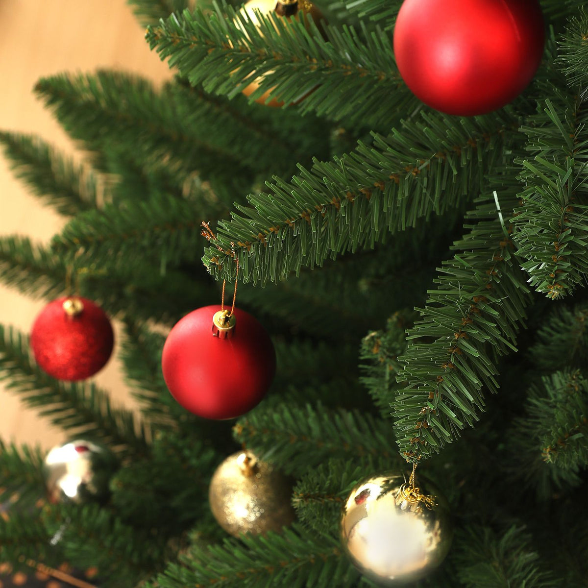 Artificial Christmas Tree, 180cm Christmas Tree with 880 Tips, Foldable Steel Base, Flame Retardant, for Christmas Decoration, Indoor, Green