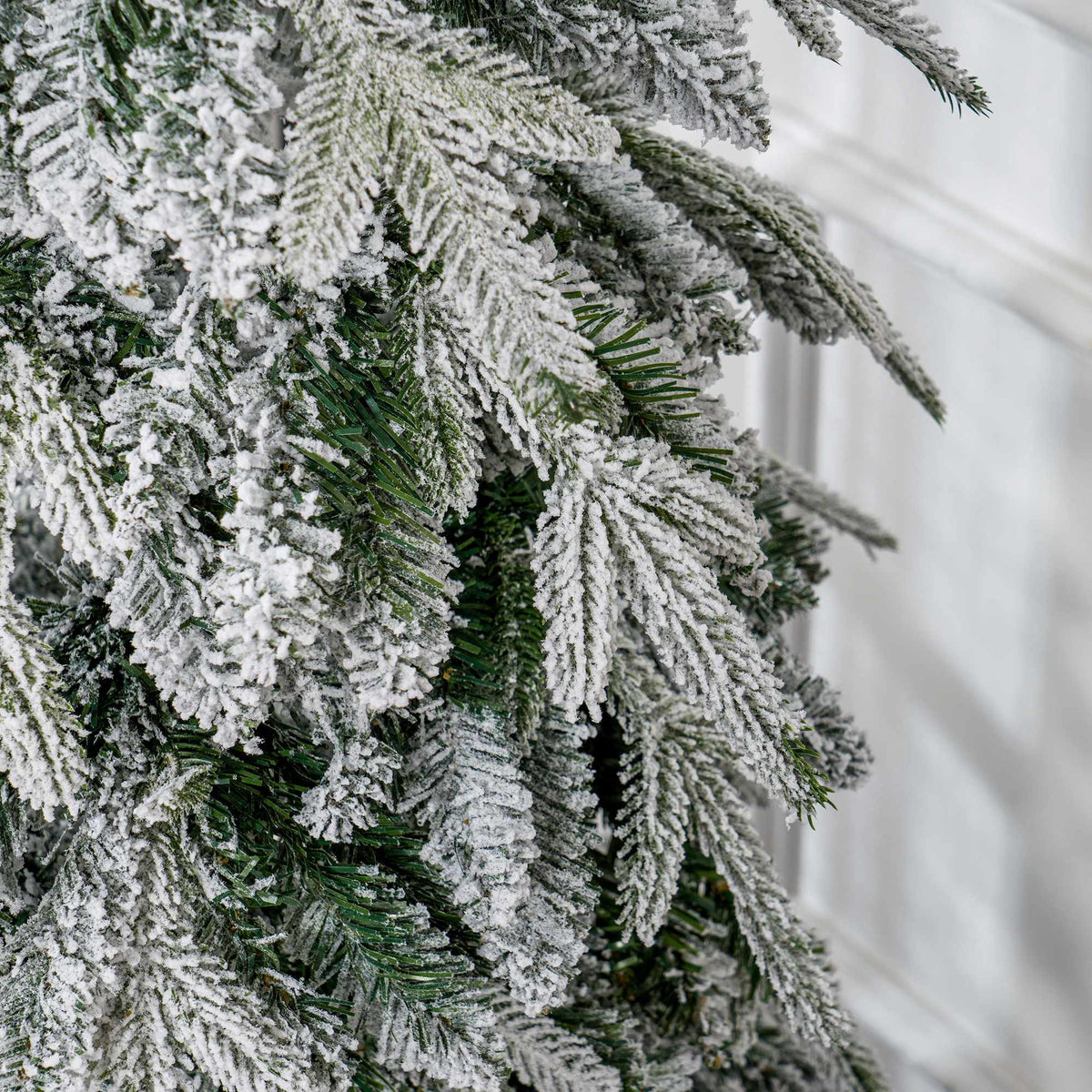 Artificial Christmas Tree 180cm with Snow and 600 Branches