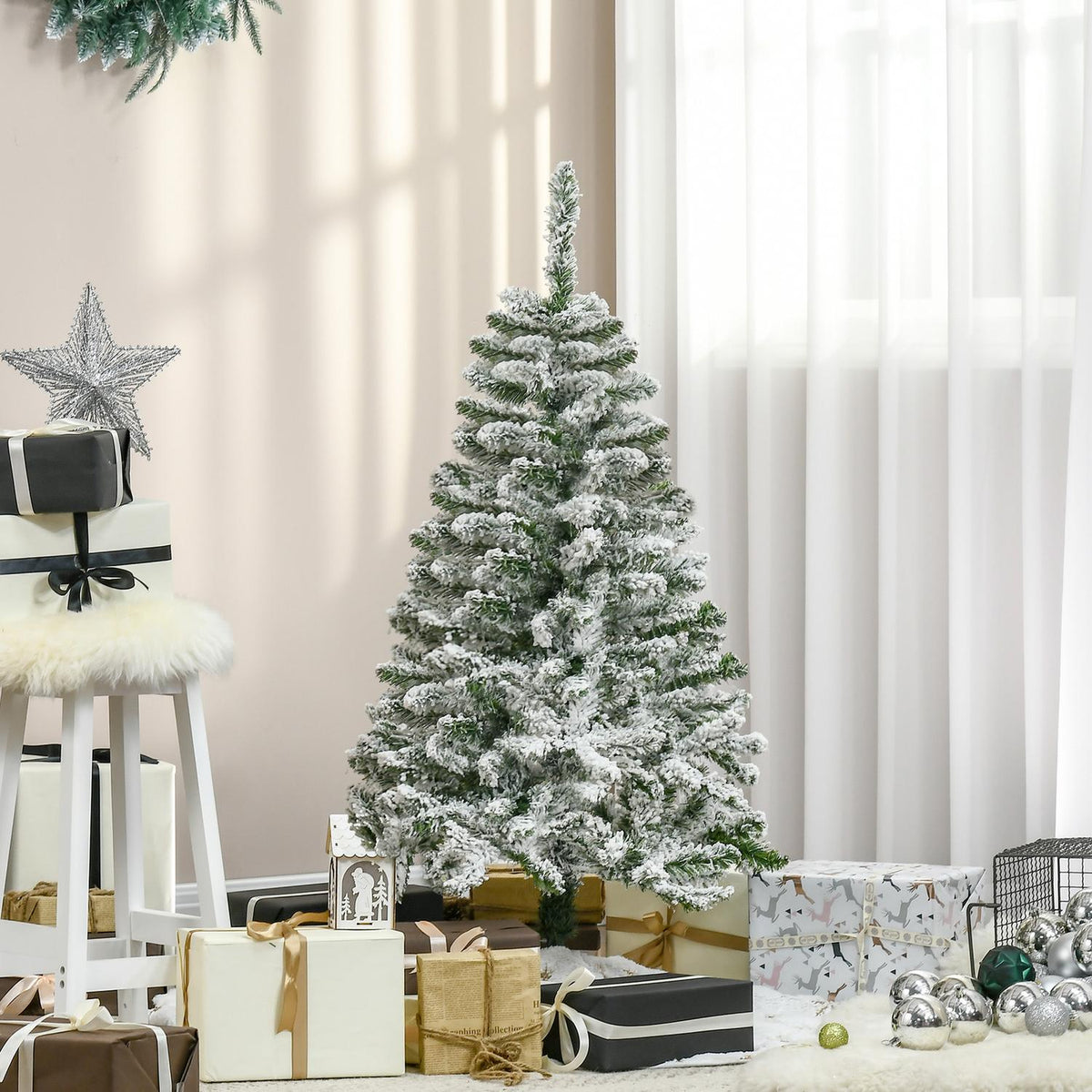 Artificial Christmas tree, 120 cm artificial pine with artificial snow, with 200 branch tips, foldable base, for Christmas party, indoor, green