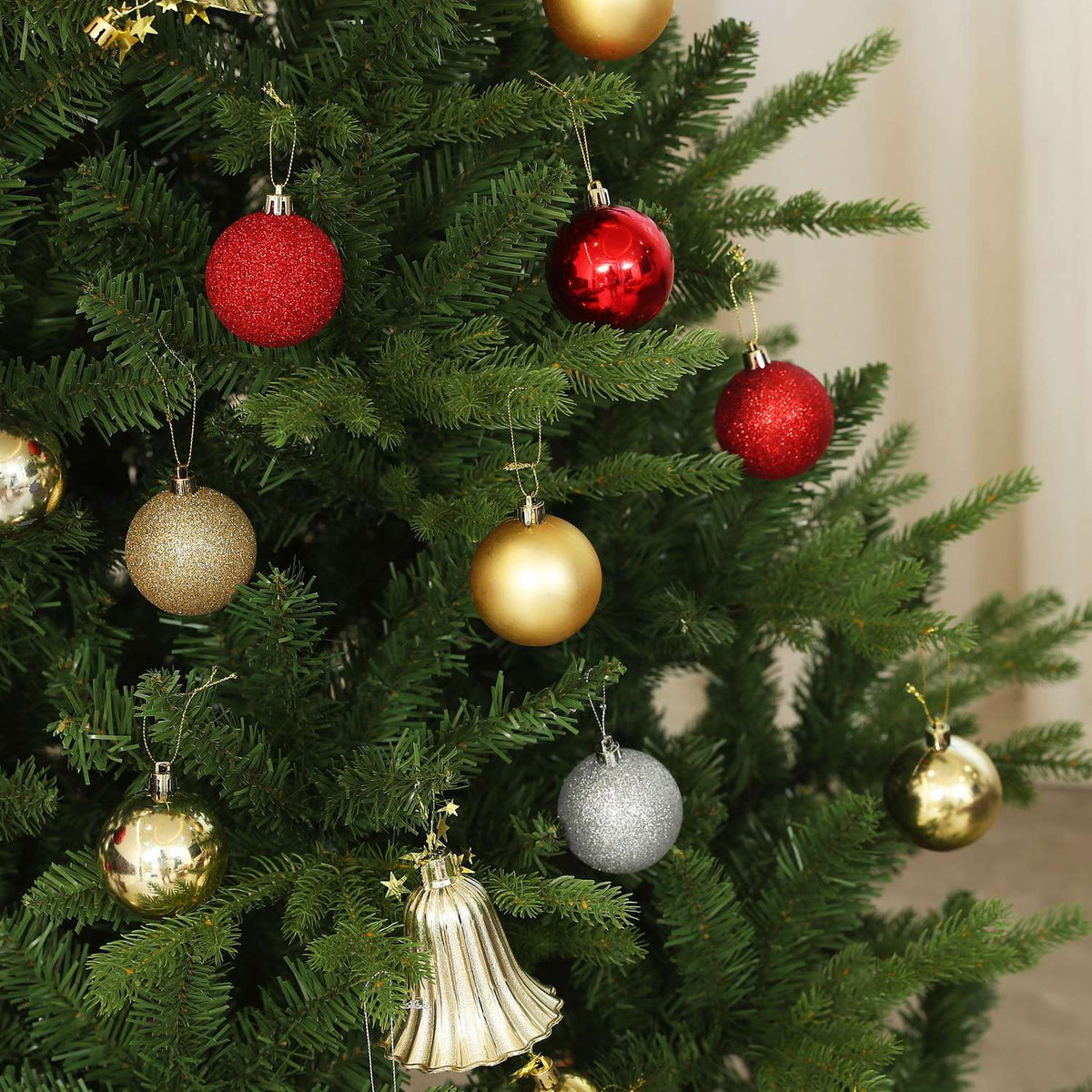 Artificial Christmas tree, 180 cm Christmas tree with 818 tips, quick assembly folding system, steel stand, for Christmas decoration, indoor, green