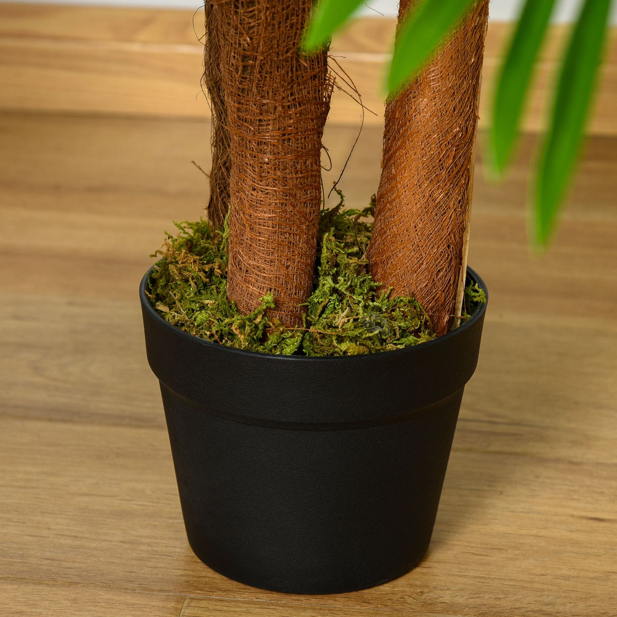 Artificial palm tree 120cm, lifelike artificial plant for indoor and outdoor use, in a plastic pot