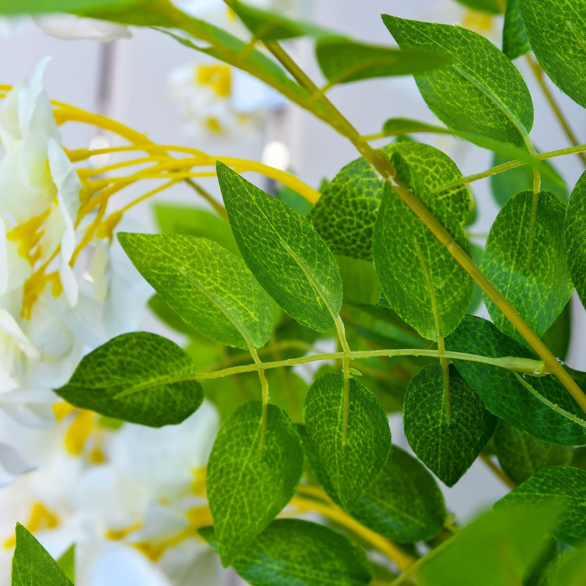Artificial plant with white wisteria Decorative artificial plants in a pot, 1.65m, plastic cement, white + green