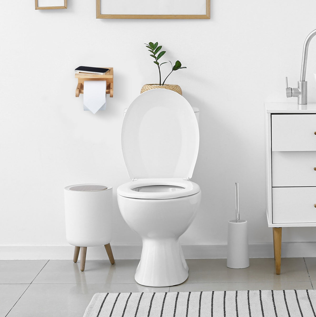 Bamboo toilet roll holder with shelf