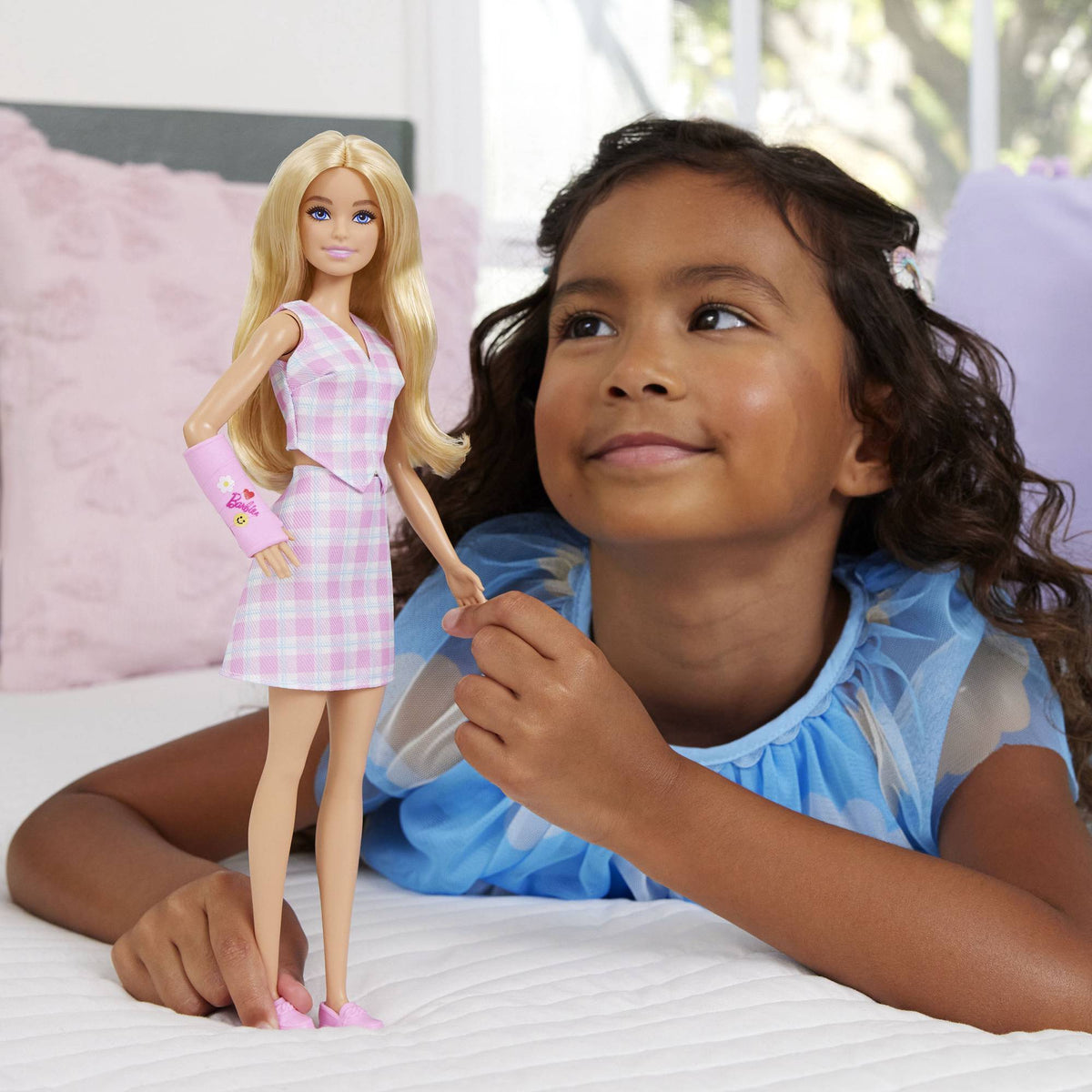 Barbie Fashionista Doll with Pink Checkered Outfit & Cast