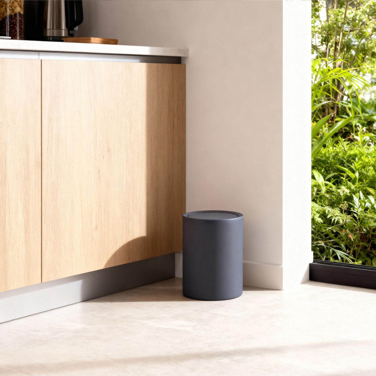Bathroom Bin with Swing Lid, 6L Plastic