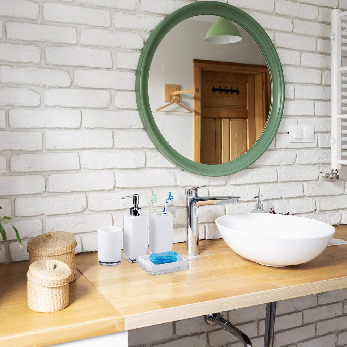 Bathroom set with 4 parts