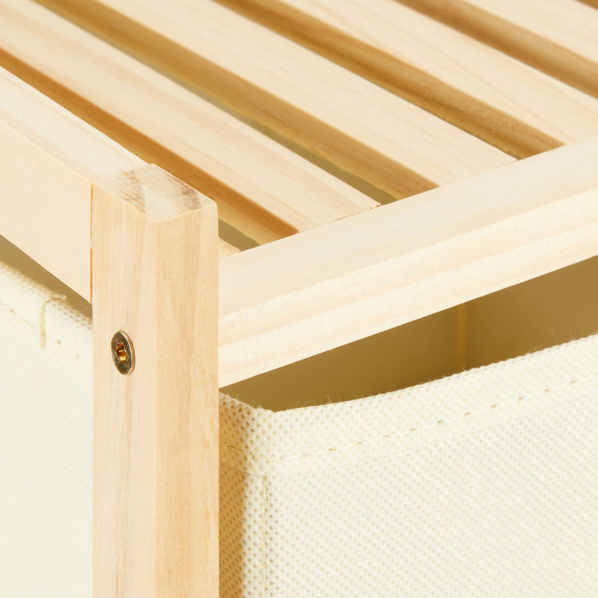 Bathroom shelf with 3 baskets