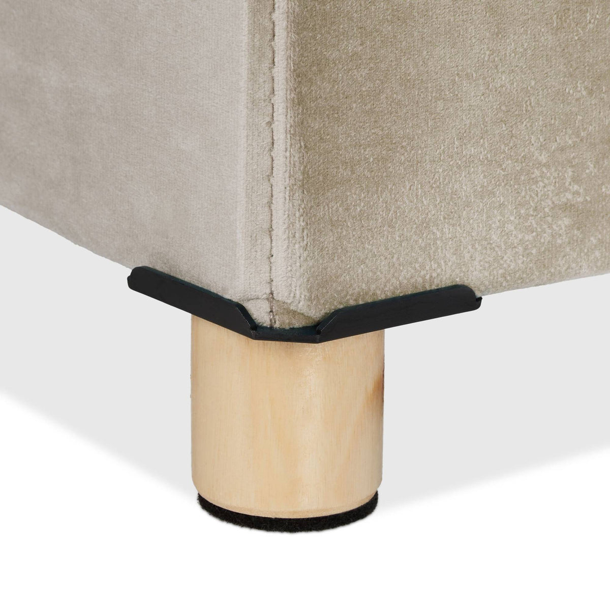 Bench with velvet cover and wooden feet