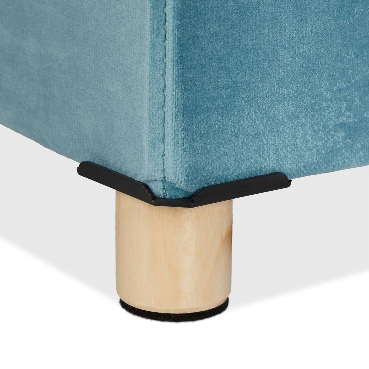 Bench with velvet cover and wooden feet