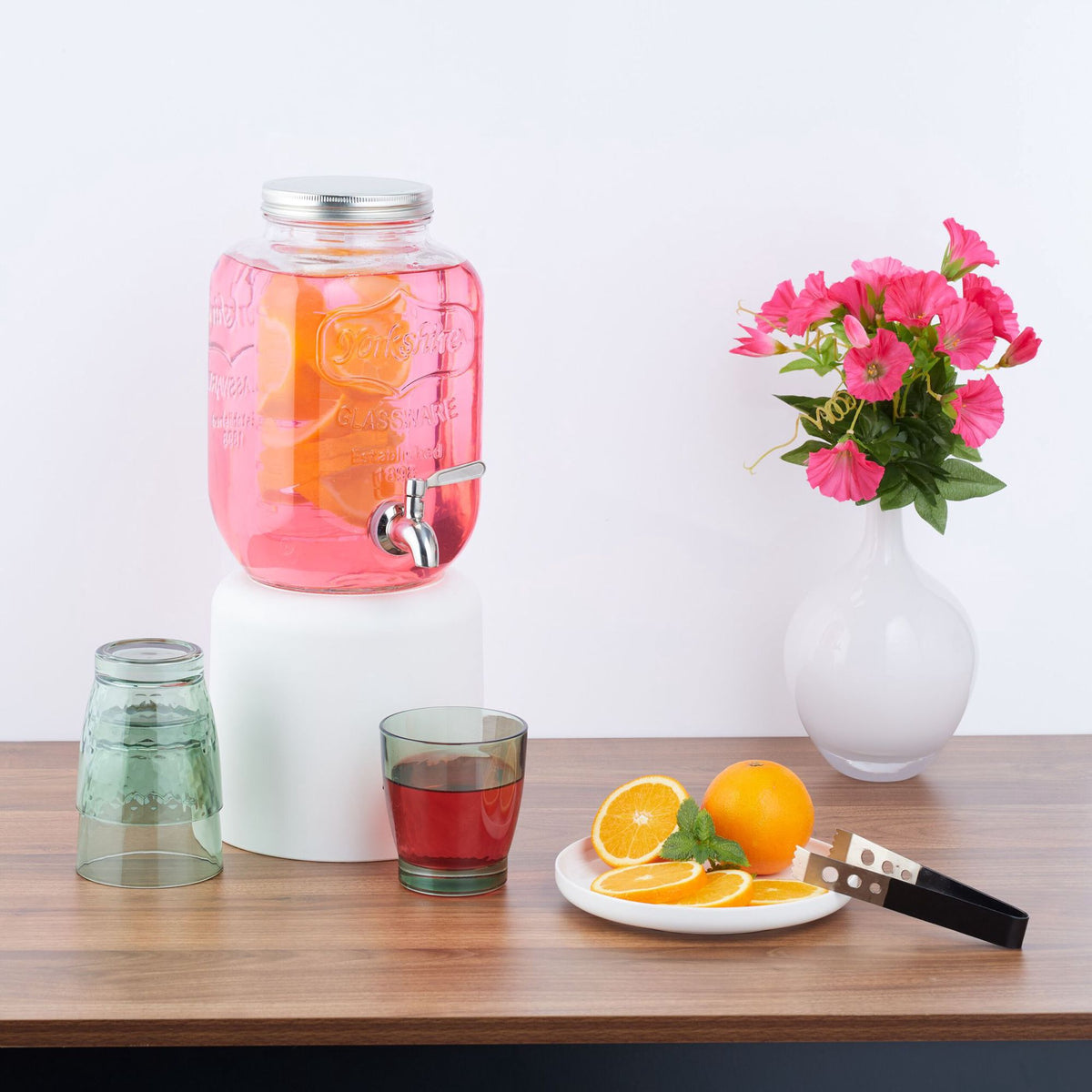 Beverage dispenser with fruit insert 4 L