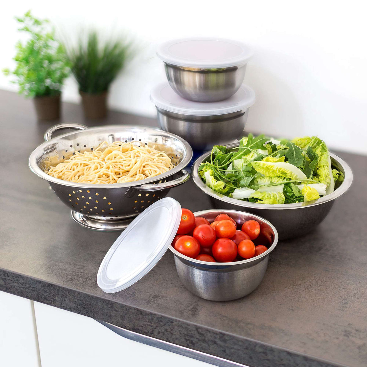 Bowl set in stainless steel