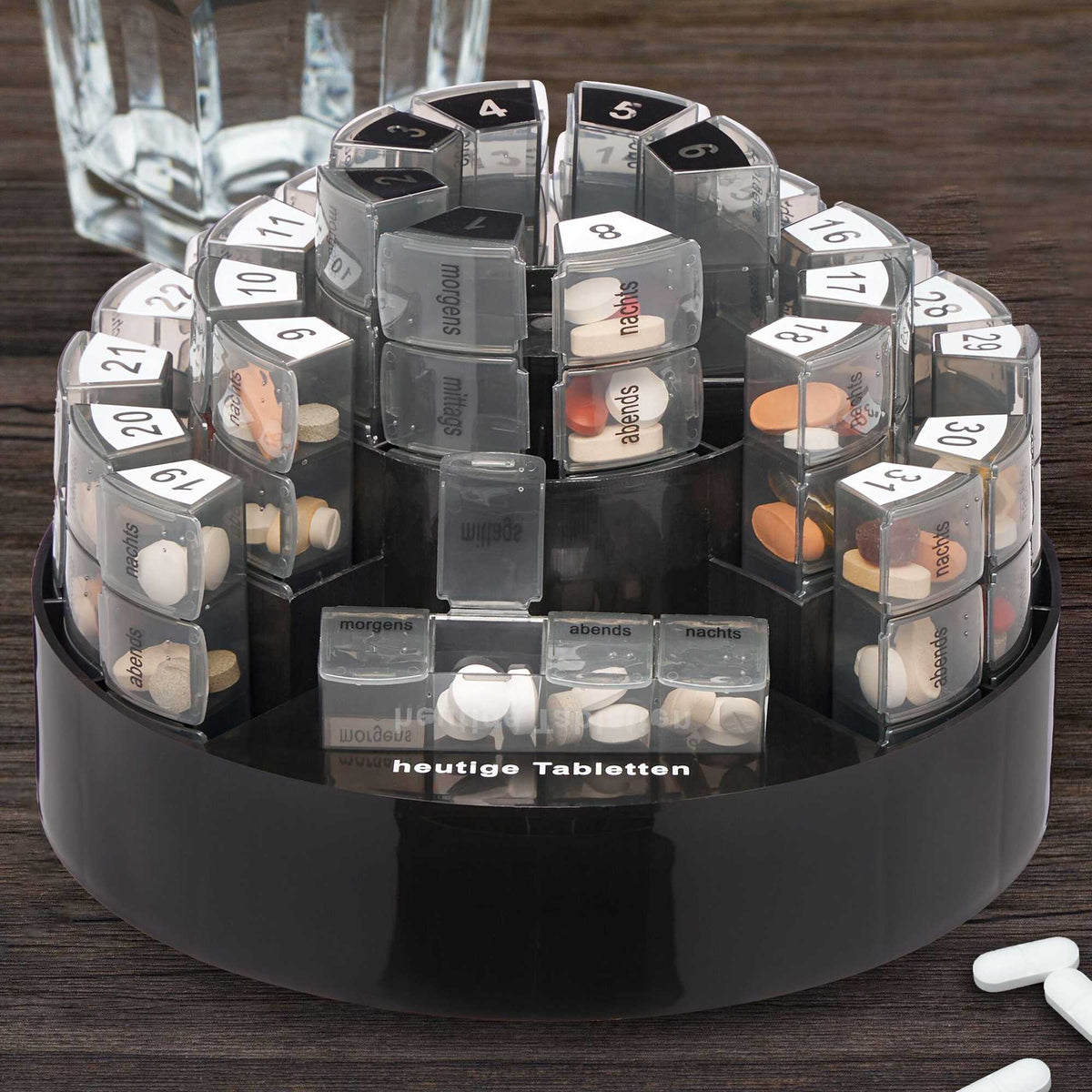 Box for tablets 31 days 4 compartments