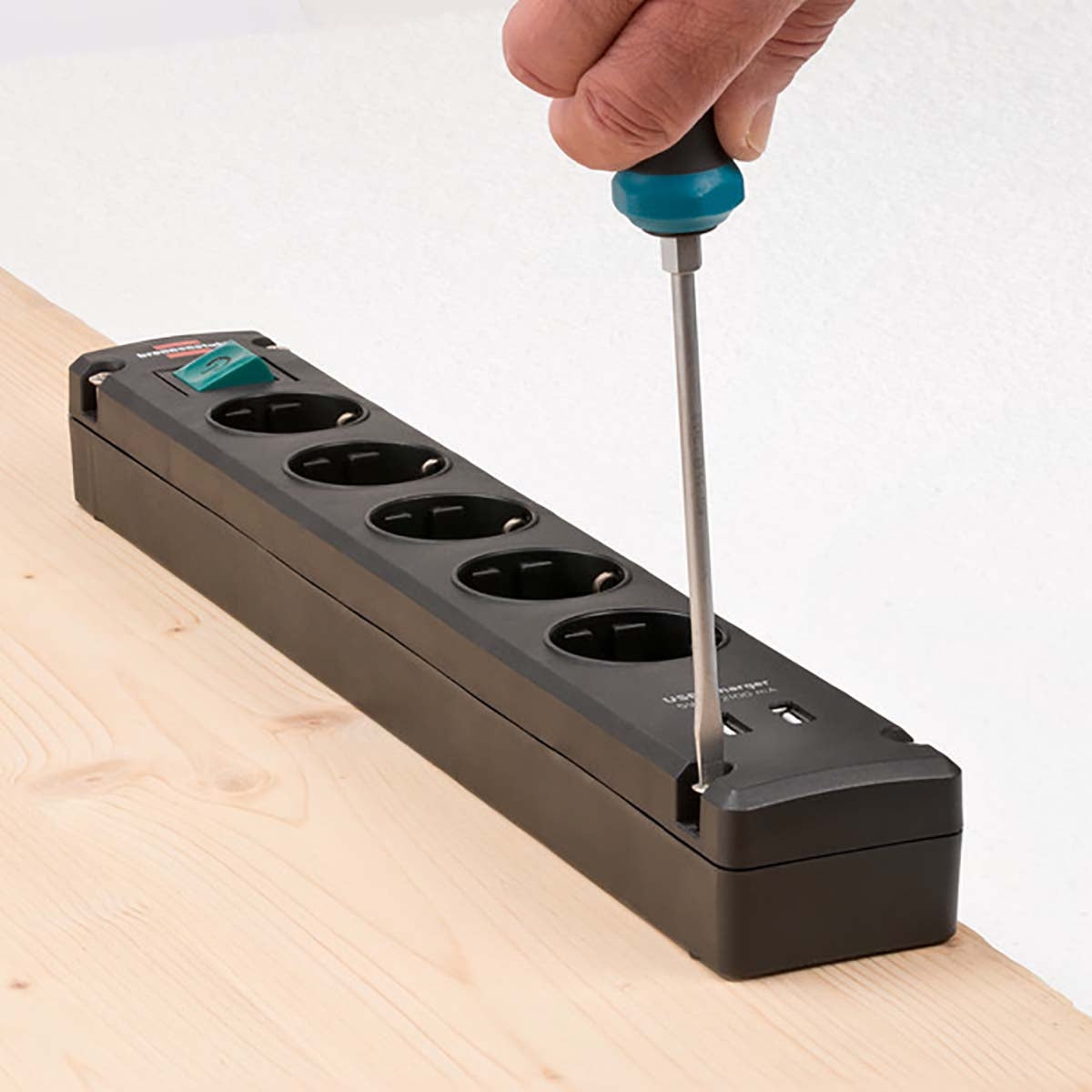 Bremounta 5-way power strip with 2 USB charging sockets Black 3.00 m TYPE F