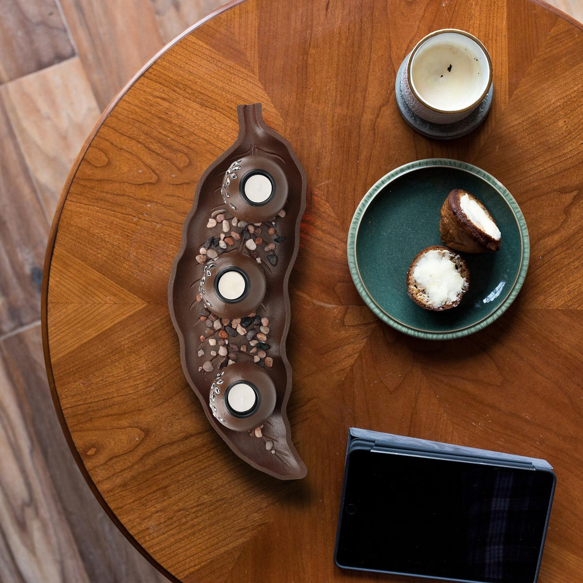 Brown tealight holder with tray