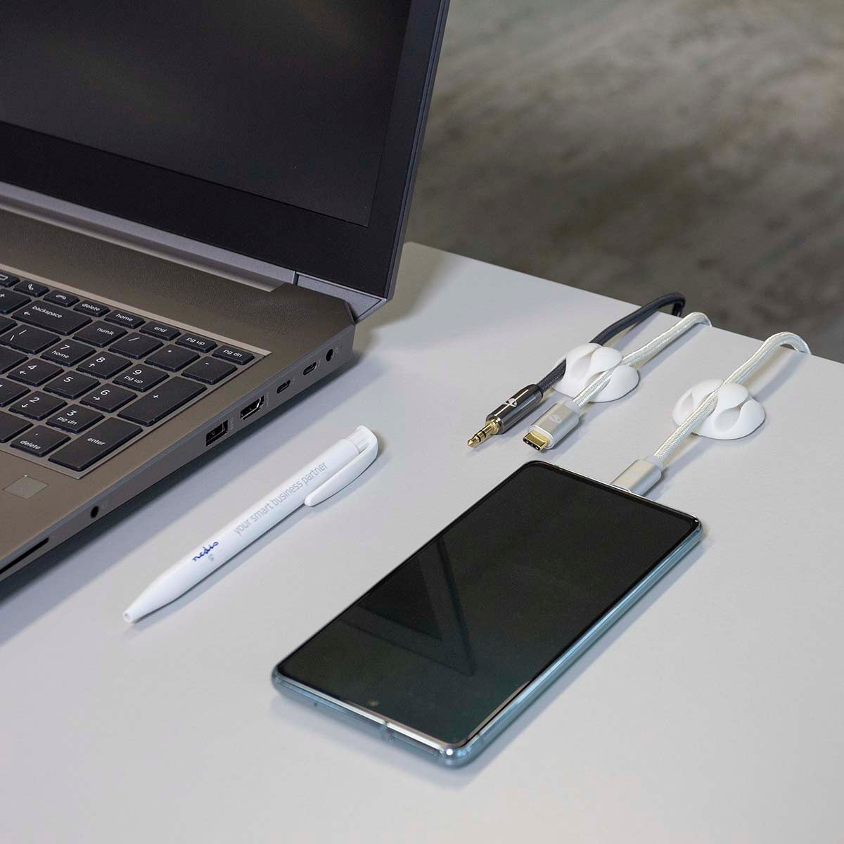 Cable Management | Cable clamp | Click and Go | 4 pcs. | Number of seats: 3 Discs | Maximum cable thickness: 5.3 mm | TPE | White