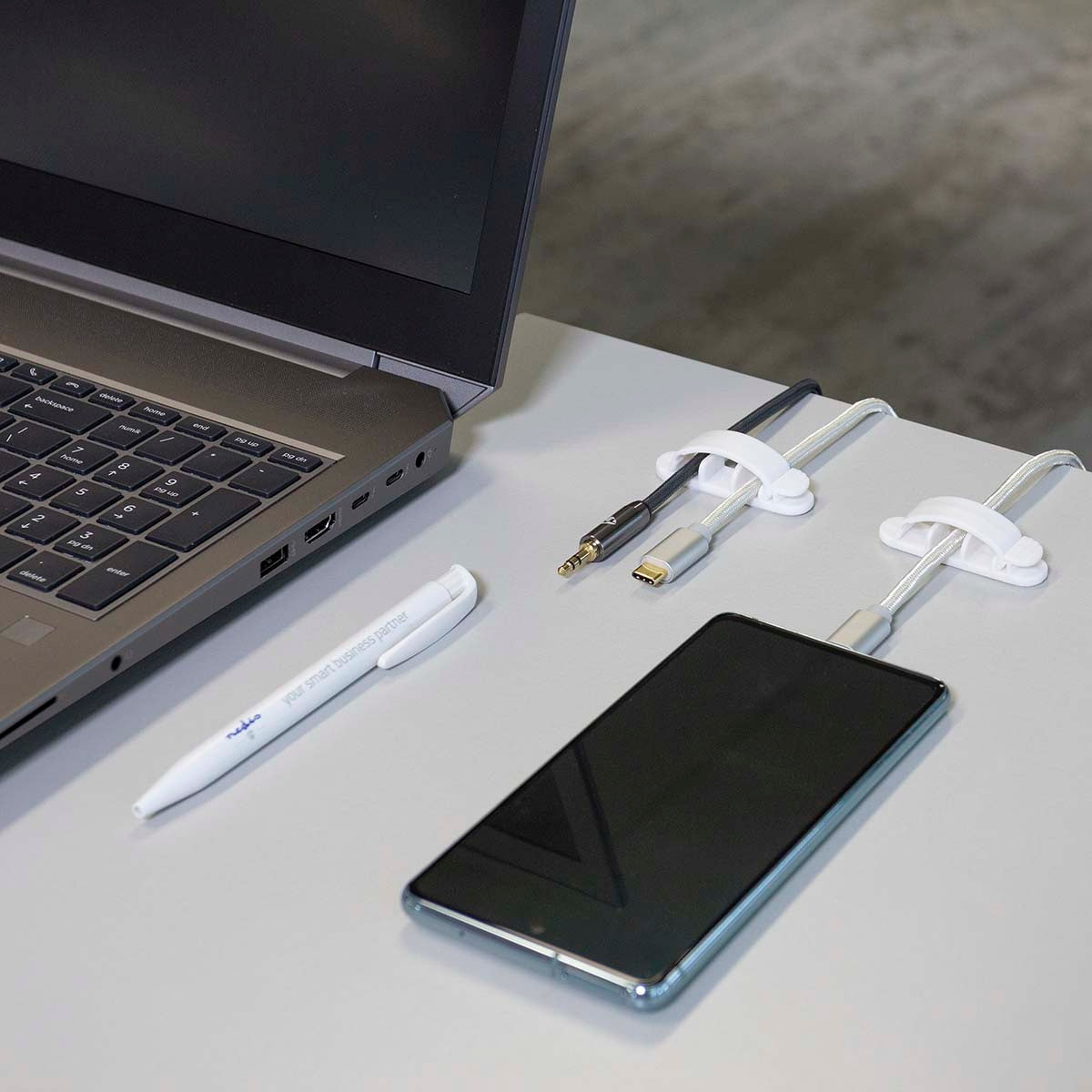 Cable Management | Cable clamp | Locked | 3 pcs. | Number of seats: 3 Discs | Maximum cable thickness: 7.5 mm | Polypropylene | White