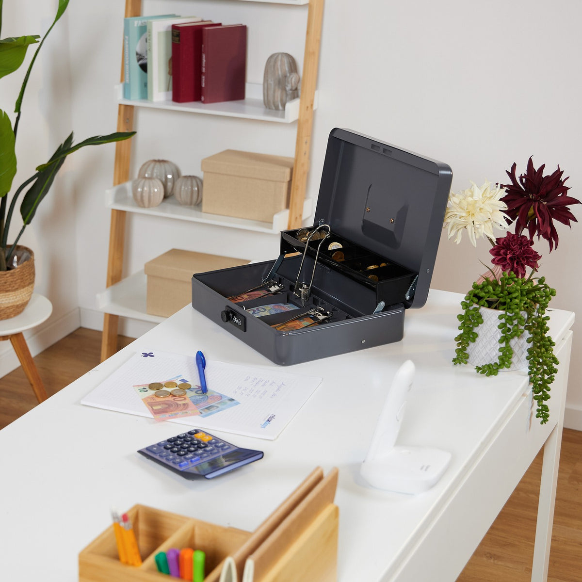 Cash drawer with combination