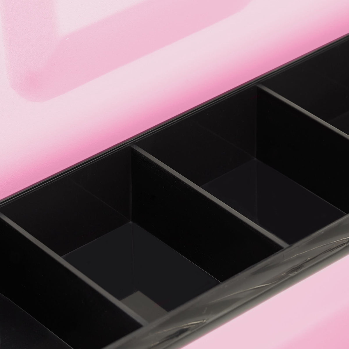 Cash drawer with lock
