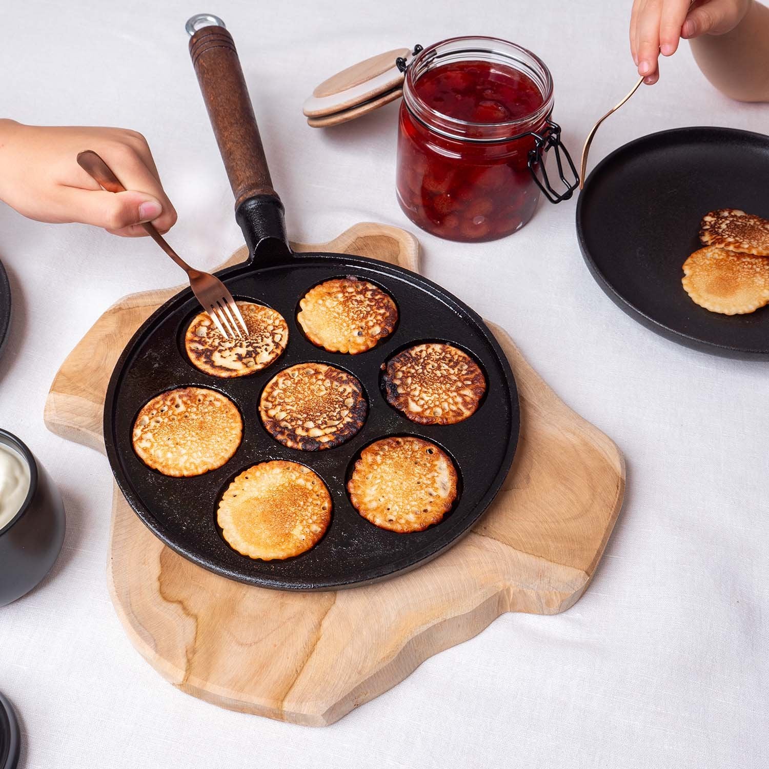 Cast Iron Griddle with Wooden Handle