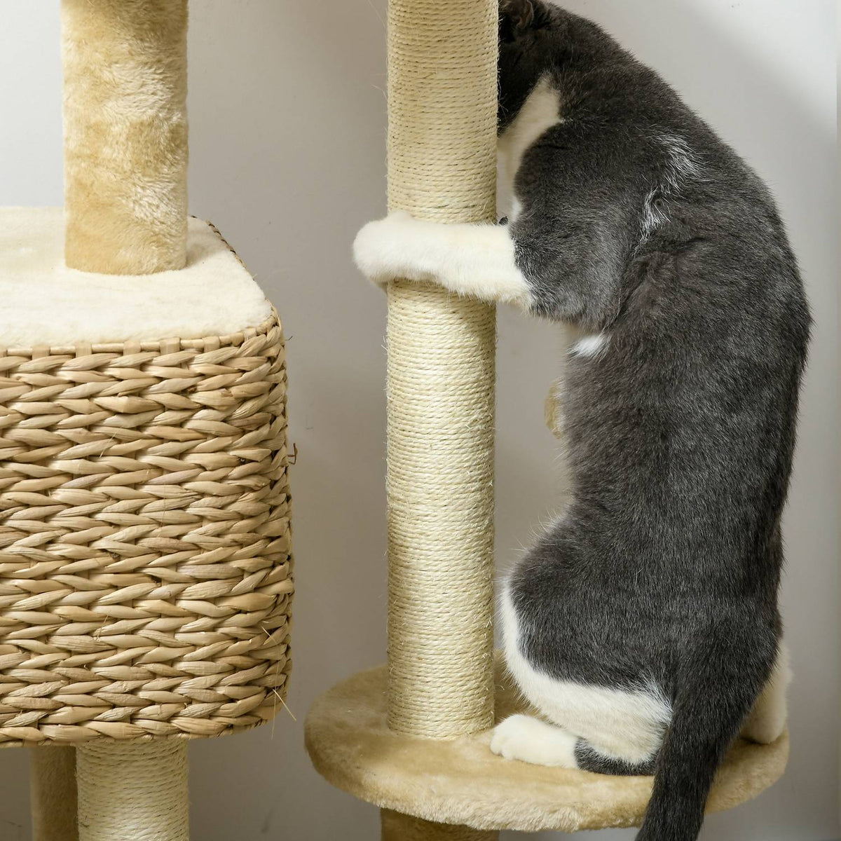Cat scratching post 98 cm cat tree with 2 lying surfaces, cat scratching post play ball for cats up to 6 kg, cat furniture, sisal, beige