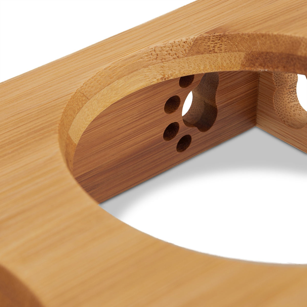 Ceramic bowl stand in bamboo