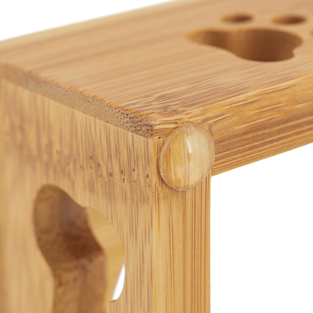 Ceramic bowl stand in bamboo