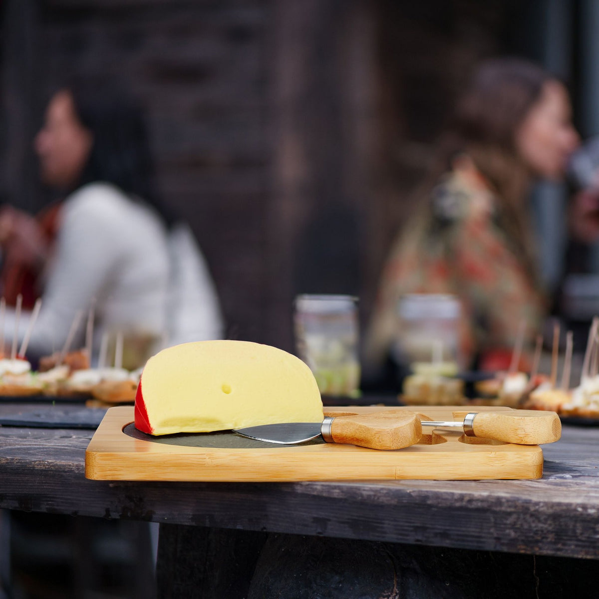 Cheese tray in bamboo with cutlery set in 2 parts
