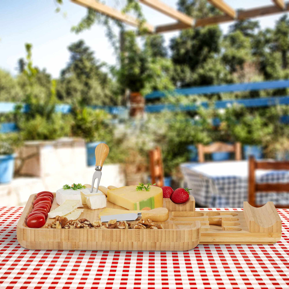 Cheese tray in bamboo with cutlery set in 4 parts