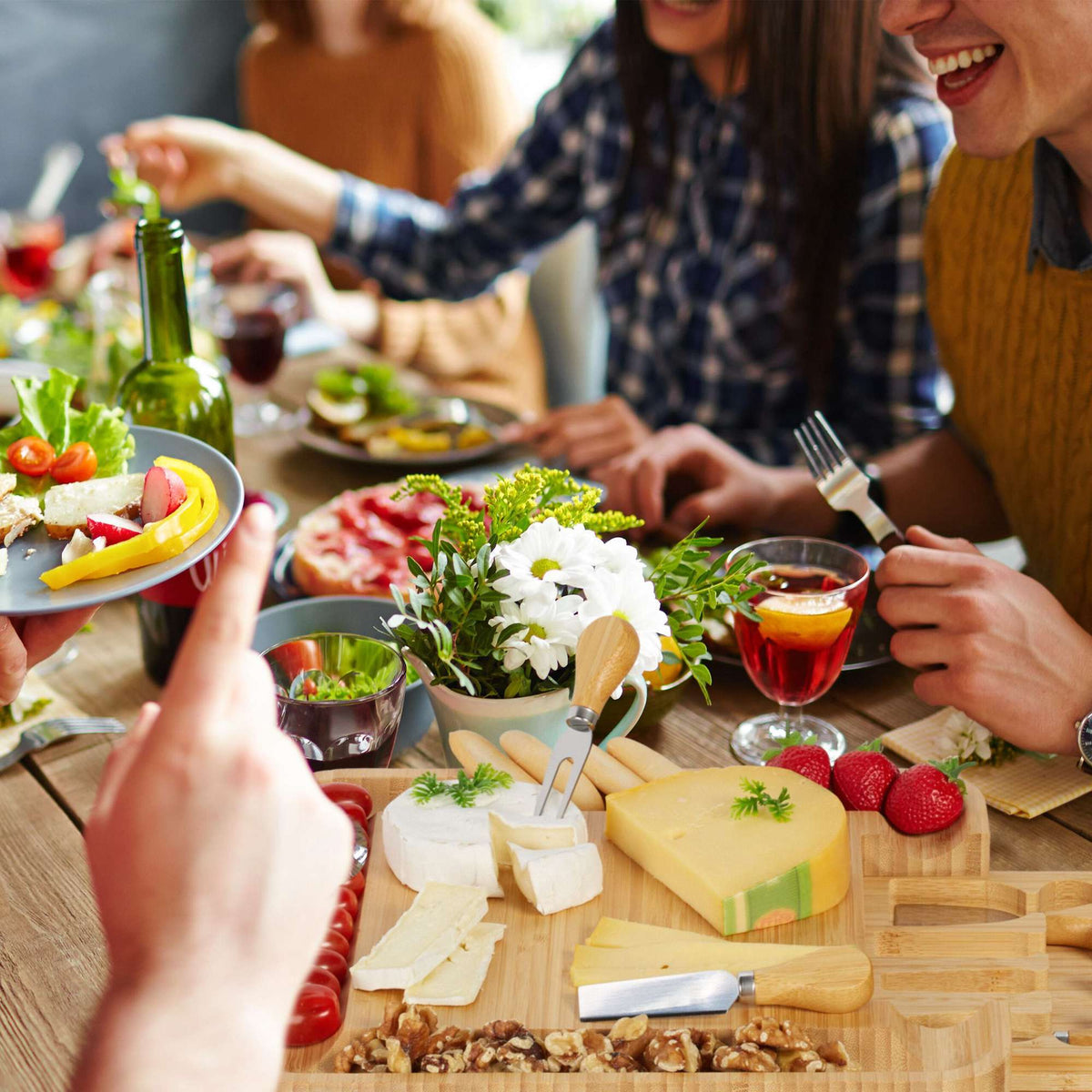 Cheese tray in bamboo with cutlery set in 4 parts