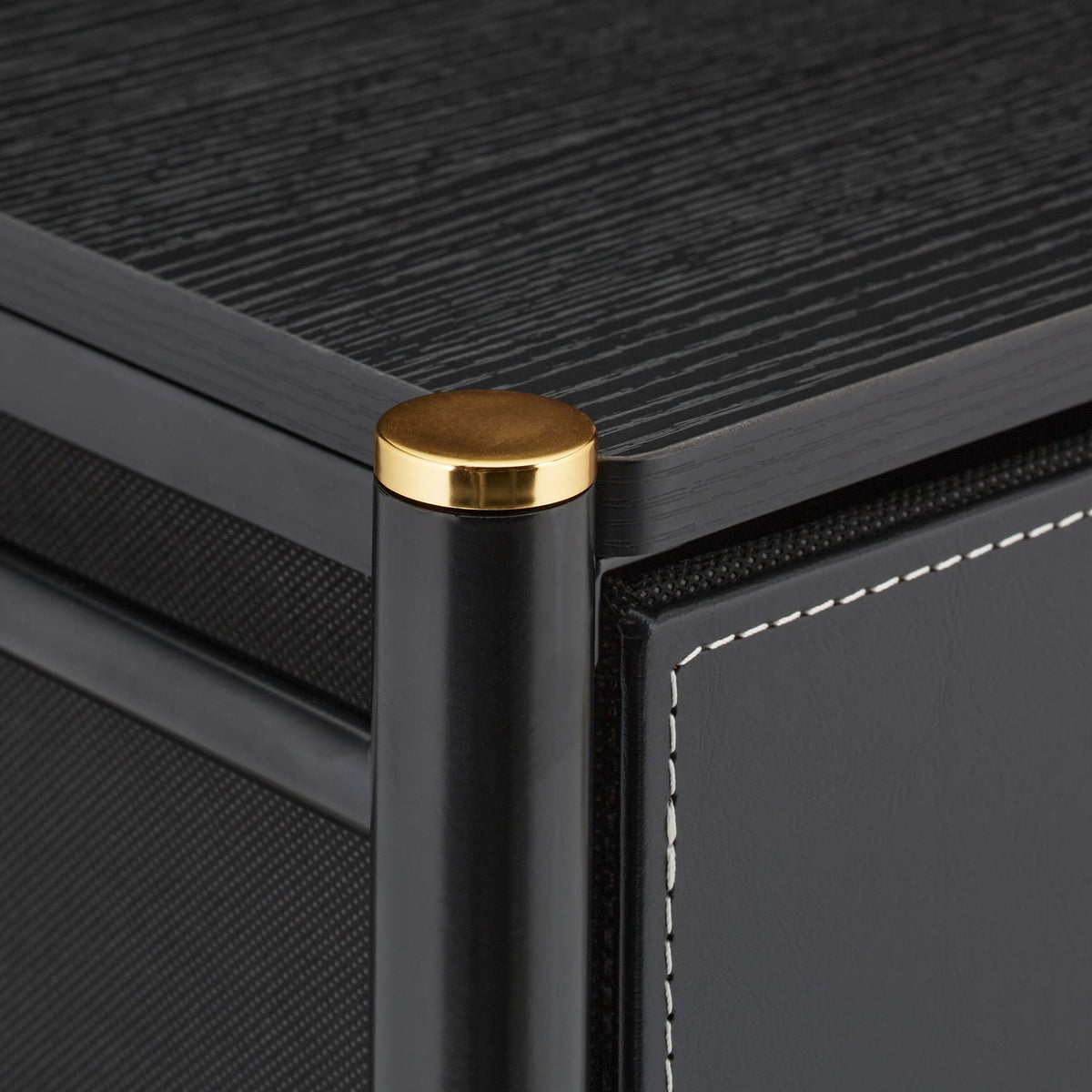 Chest of Drawers with 4 Spacious Compartments