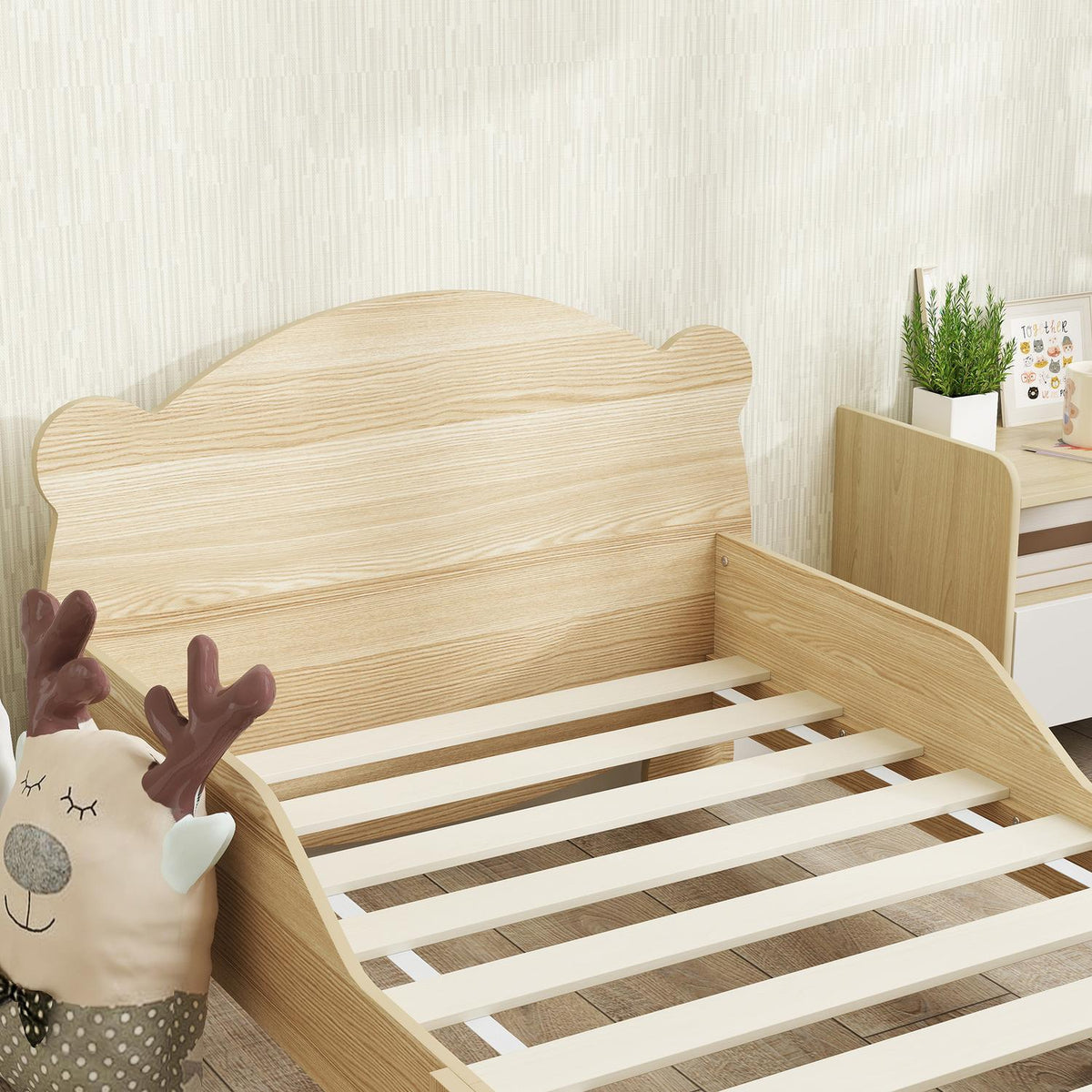 Children's bed 143.5 x 80 cm, house bed made of solid wood, youth bed with fall protection, play bed can hold up to 80 kg, single bed with bear design for children's room, natural wood