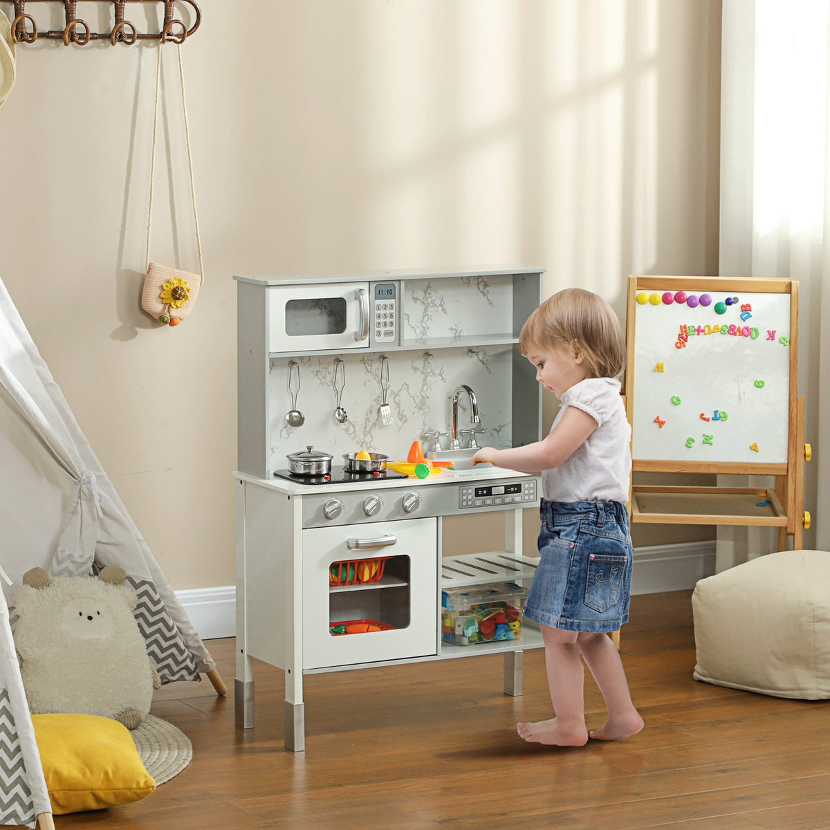 Children's kitchen play kitchen with electric stove, microwave, sink and tap, height-adjustable doll's kitchen with cookware set, role play kitchen accessories for 3-8 years children, white