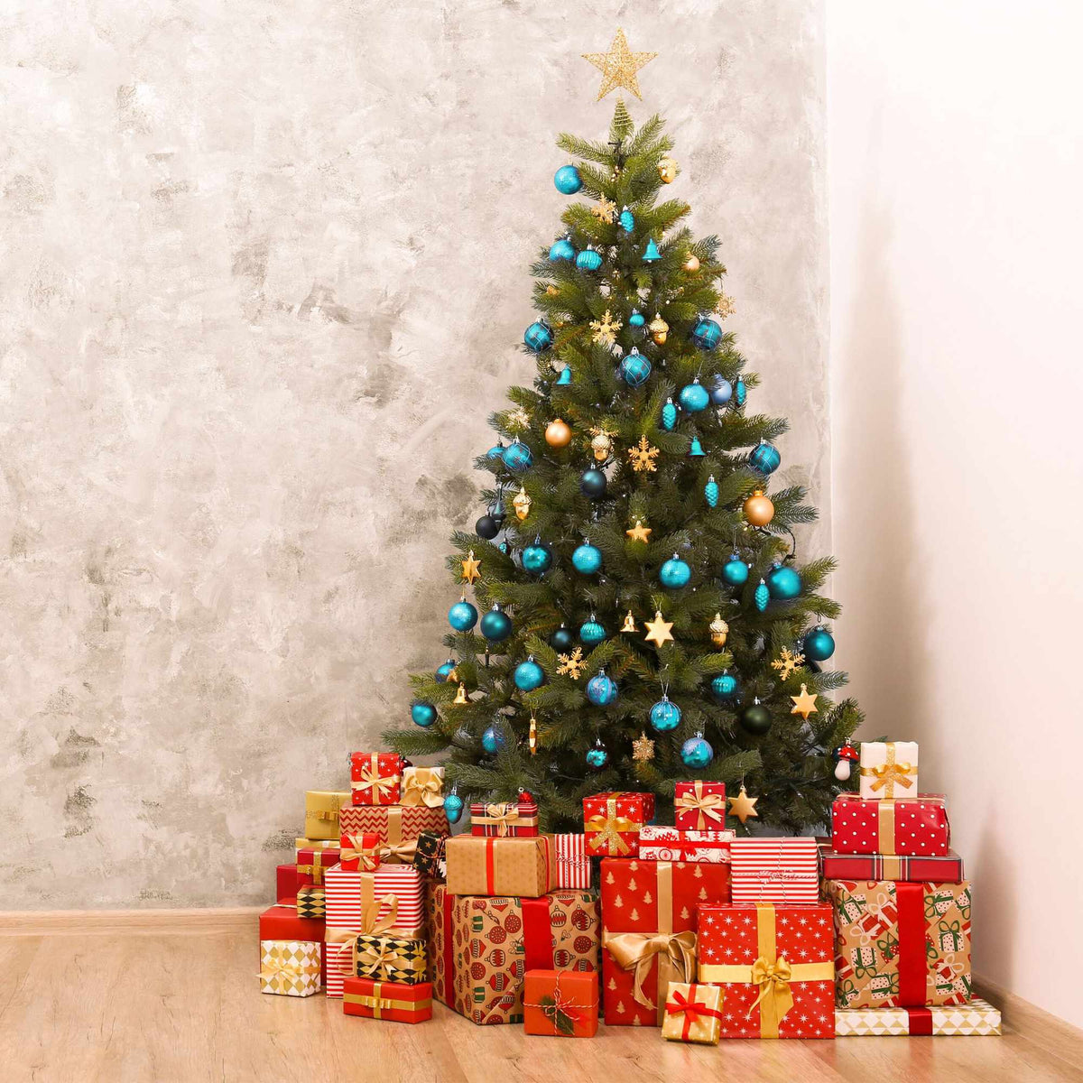 Christmas tree balls in a set of 110 pcs