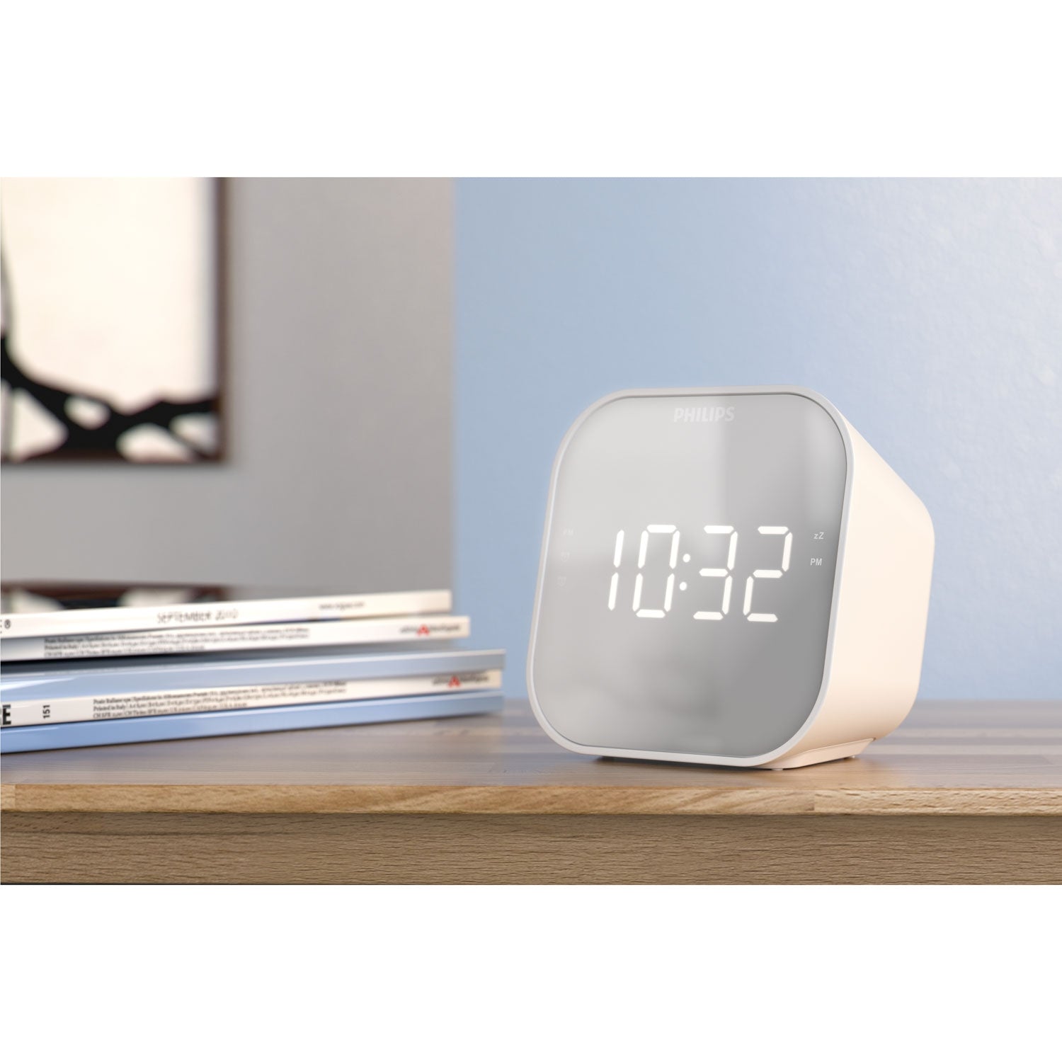 Clock radio with mirror-finish front. Digital FM receiver. USB output for mobile charging