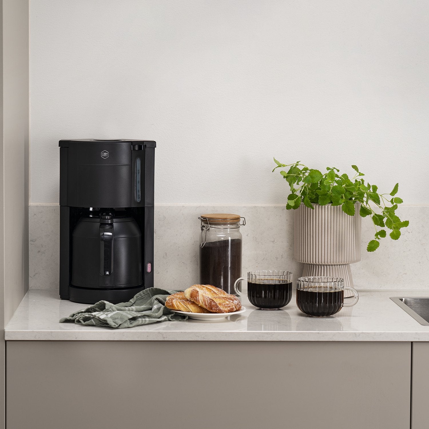 Coffee Maker With 1L Thermal Carafe, 10-Cup, Black
